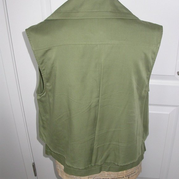 Green Vest - Picture 5 of 5
